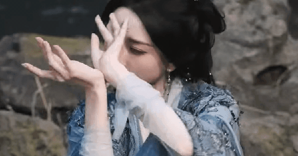 Mỹ nhân Liêu Trai đẹp nhất Trung Quốc: Nhan sắc ma mị cuốn hơn chữ cuốn, viral suốt 2 tháng trời chưa chịu ngưng honeycam 2025 06 03 18 13 49 17489492671201512067163 23 0 416 750 crop 1748949291432321339317gifpng