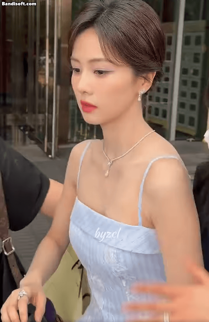 Mỹ nhân Trung Quốc đi quảng bá phim mới mà đẹp quá sức tưởng tượng, visual nữ thần khiến netizen ngắm không muốn dừng- Ảnh 5.