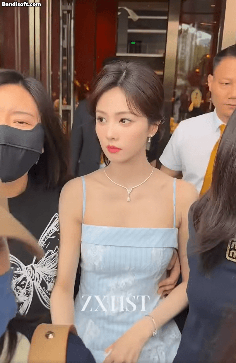 Mỹ nhân Trung Quốc đi quảng bá phim mới mà đẹp quá sức tưởng tượng, visual nữ thần khiến netizen ngắm không muốn dừng- Ảnh 8.