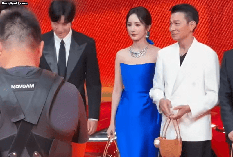 Sốc visual tuyệt đối xinh đẹp của Dương Mịch: Nhan sắc phá đảo cam thường, lên đồ đẳng cấp bùng nổ MXH- Ảnh 1. Sốc visual tuyệt đối xinh đẹp của Dương Mịch: Nhan sắc phá đảo cam thường, lên đồ đẳng cấp bùng nổ MXH- Ảnh 1.