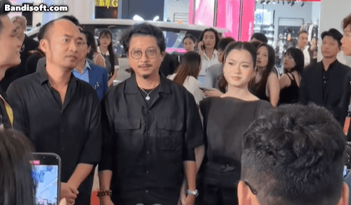 Lộ clip Tiến Luật sượng trân khi bị MC coi thường ngay tại thảm đỏ, netizen bất bình