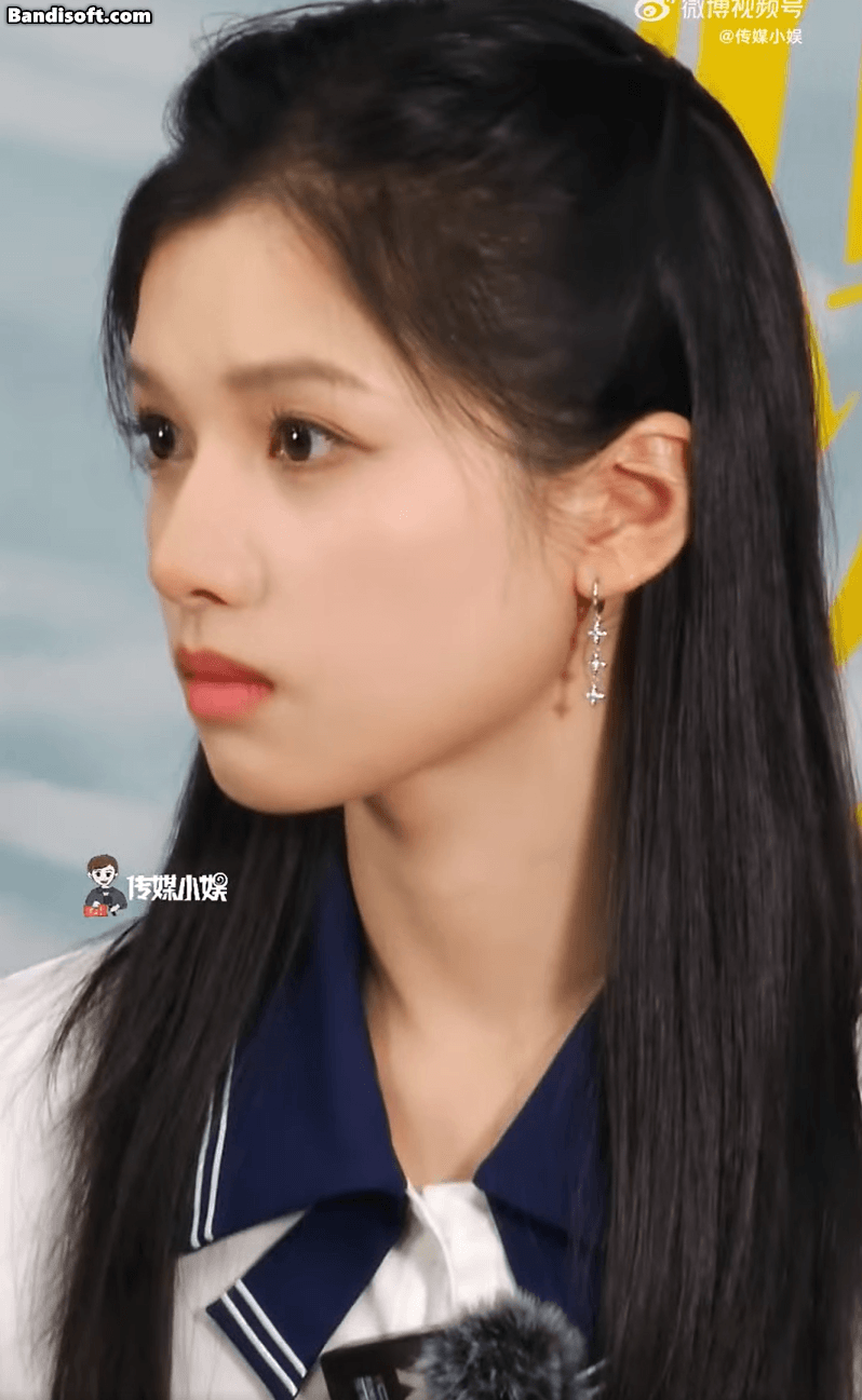 Tiên nữ học đường Trung Quốc đẹp dữ thần đang gây sốt MXH gần đây: Soi cận cảnh làn da mới thấy