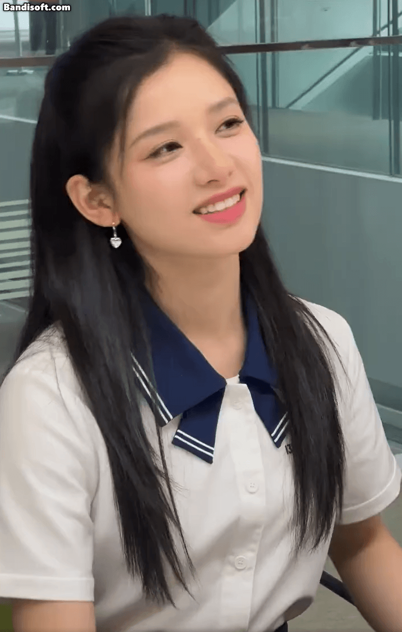 Tiên nữ học đường Trung Quốc đẹp dữ thần đang gây sốt MXH gần đây: Soi cận cảnh làn da mới thấy