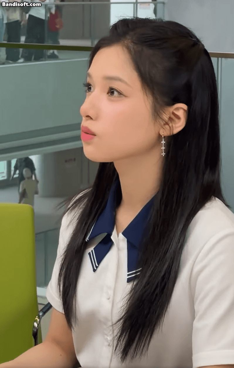 Tiên nữ học đường Trung Quốc đẹp dữ thần đang gây sốt MXH gần đây: Soi cận cảnh làn da mới thấy