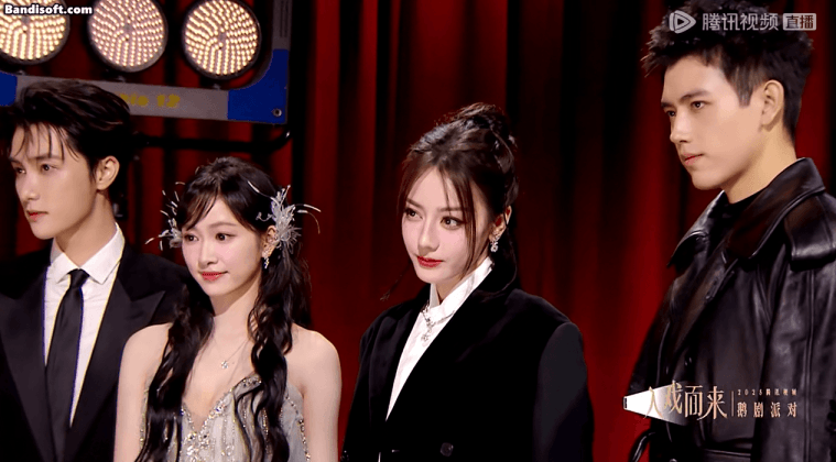 Nữ hoàng sắc đẹp Tân Cương viral nhất Đại hội Tencent 2025: Khoảnh khắc Nữ hoàng sắc đẹp Tân Cương viral nhất Đại hội Tencent 2025: Khoảnh khắc