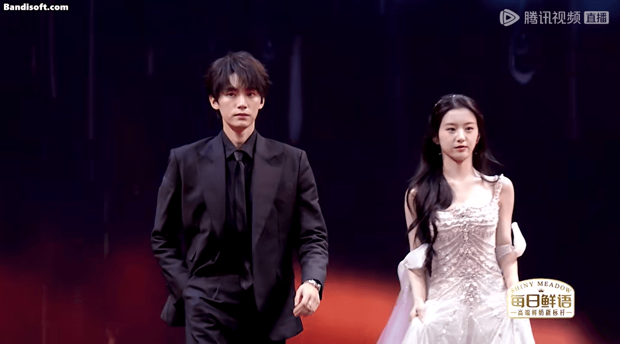 Cặp đôi hoàng tử - công chúa đẹp nhất 2025 đây rồi: Visual hơn cả hoàn hảo, biển chemistry khiến fan chết chìm- Ảnh 5. Cặp đôi hoàng tử - công chúa đẹp nhất 2025 đây rồi: Visual hơn cả hoàn hảo, biển chemistry khiến fan chết chìm- Ảnh 5.