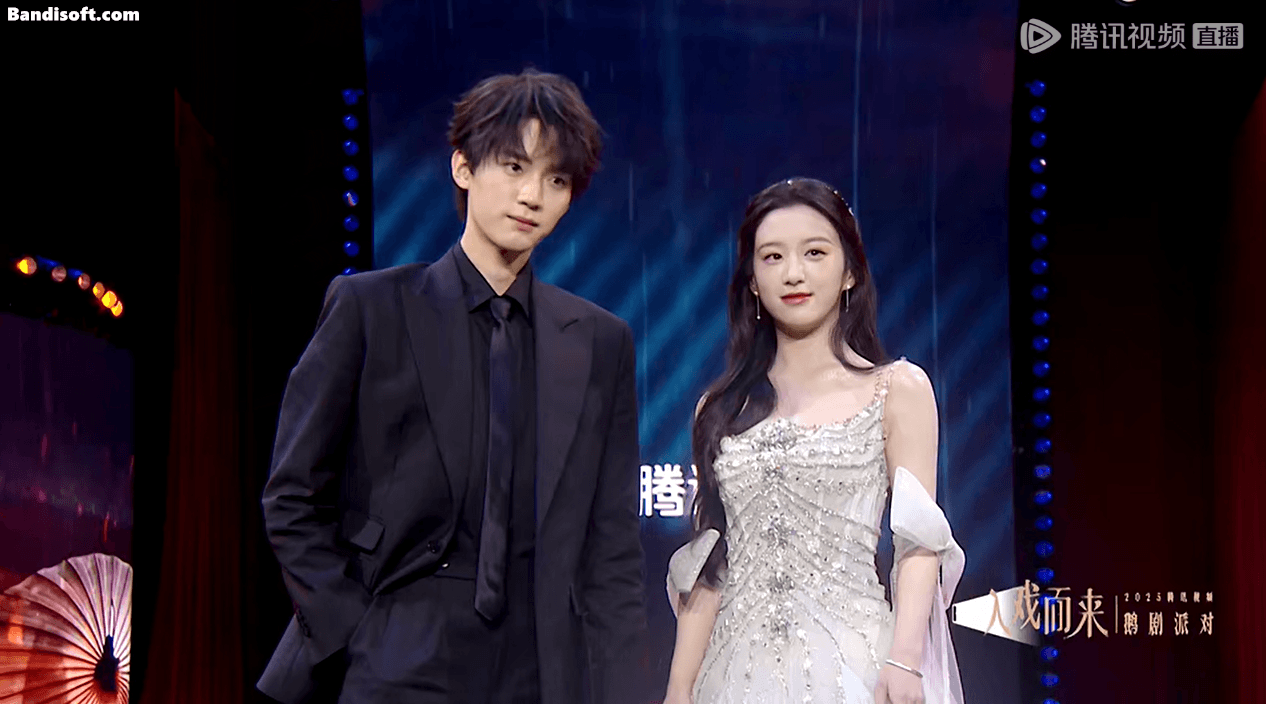 Cặp đôi hoàng tử - công chúa đẹp nhất 2025 đây rồi: Visual hơn cả hoàn hảo, biển chemistry khiến fan chết chìm- Ảnh 8. Cặp đôi hoàng tử - công chúa đẹp nhất 2025 đây rồi: Visual hơn cả hoàn hảo, biển chemistry khiến fan chết chìm- Ảnh 8.