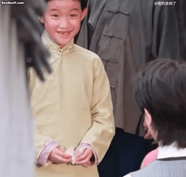 Mỹ nam dân quốc đẹp đến độ bạn diễn ngắm sáng cả mắt: Chuẩn vibe thiếu gia hào môn, căng mắt tìm không thấy góc chết- Ảnh 2.