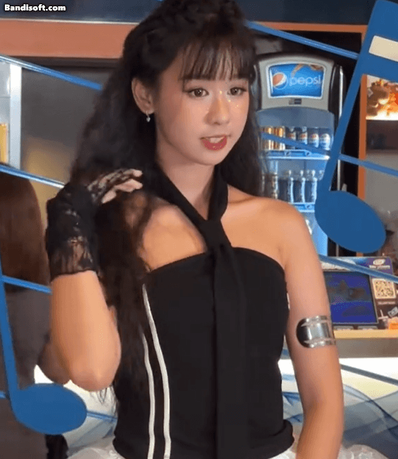 Sốc visual sao nhí Việt mới 14 tuổi đã cao 1m70, một cái hôn gió cũng đủ khiến thảm đỏ phát sốt- Ảnh 4.