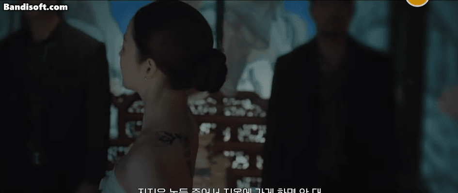 Tấm lưng trần gây sốc của Park Min Young- Ảnh 2.