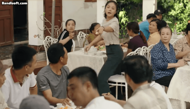 Lạ đời nữ diễn viên Việt ăn miếng thịt gà cũng được tung hô tới nóc, diễn hay hơn cả đời cộng lại- Ảnh 2.