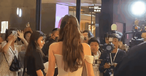 Hàn Quốc đố tìm được nữ tổng tài nào đẹp hơn cô gái này: Visual rung chuyển cõi mạng, sang đến từng centimet honeycam 2025 08 01 11 49 33 1754024762256 1754024762474983466414 51 0 390 648 crop 1754024834285261757958gifpng