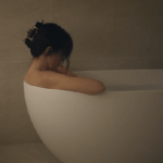 Phim Hàn hay dữ thần đang khiến cả nước sục sôi: Nữ chính đẹp vượt thời gian, xem không nỡ bỏ giây nào honeycam 2025 08 08 16 09 31 1754645867583 17546458681311559212222 59 0 428 705 crop 17546459431972093891507gifpng