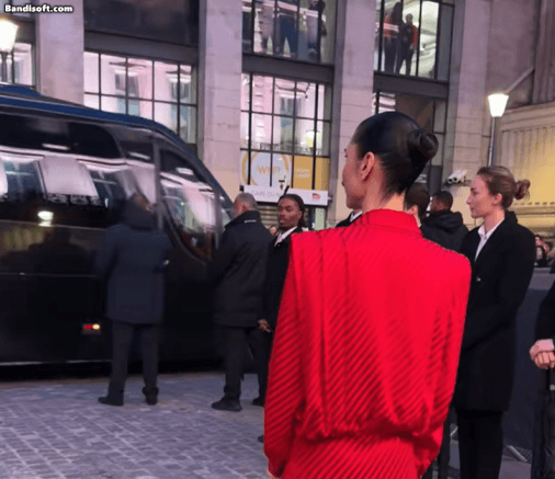 1000 năm nữa cũng không có ai đẹp như cô gái này: Đệ nhất mỹ nhân của thế kỷ, 12 tuổi nổi khắp thế giới- Ảnh 1.