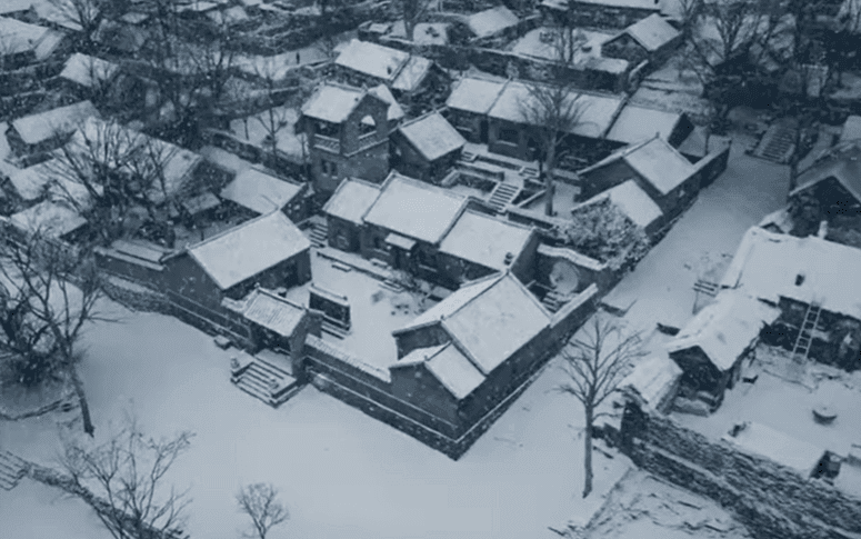 Phim Trung Quốc tưởng chán ngấy lại top 1 rating cả nước: Nữ chính đẹp điên lên được, lập kỷ lục vô địch 2025 quá đỉnh- Ảnh 3. Phim mới chiếu 11 phút đã chiếm top 1 rating cả nước, nữ chính chỉ một ánh mắt cũng khiến đất trời nở hoa