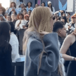 Không thể tin đây lại là Lindsay Lohan, công chúa Disney giờ biến thành "yêu quái" hay gì? honeycam 2025 08 14 15 21 45 17551604714301126968989 20 0 399 724 crop 1755160485846492444835gifpng