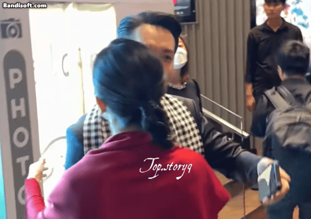 Bắt gặp cặp đôi Vbiz công khai ôm nhau giữa sự kiện: Nắm tay không rời, phim giả tình thật khó chối cãi- Ảnh 4.