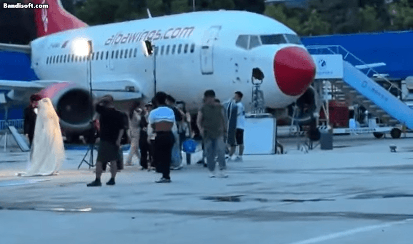 Đám cưới diễn ra ở sân bay đang viral khắp MXH: Nhà gái là cơ trưởng đẹp ná thở, nhà trai là phó tổng hãng hàng không- Ảnh 1.