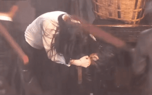 Chưa thấy ai bị đánh tơi tả lại đẹp gấp 1000 lần như mỹ nhân này: Visual mướt mườn mượt, càng thảm càng phong thần