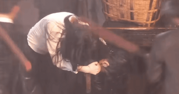 Chưa thấy ai bị đánh tơi tả lại đẹp gấp 1000 lần như mỹ nhân này: Visual mướt mườn mượt, càng thảm càng phong thần honeycam 2025 09 01 10 29 191 1756699818522 1756699819173385231989 18 0 324 585 crop 1756699893209971258626gifpng