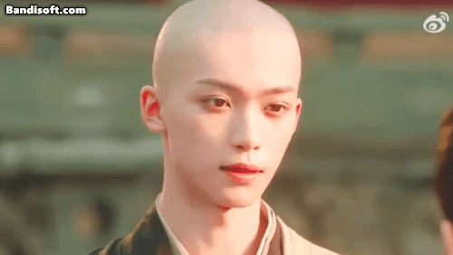 Lâu lắm mới có mỹ nam cạo trọc đầu vẫn đẹp chấn động tam giới, nhan sắc này lại bị showbiz Lâu lắm mới có mỹ nam cạo trọc đầu vẫn đẹp chấn động tam giới, nhan sắc này lại bị showbiz