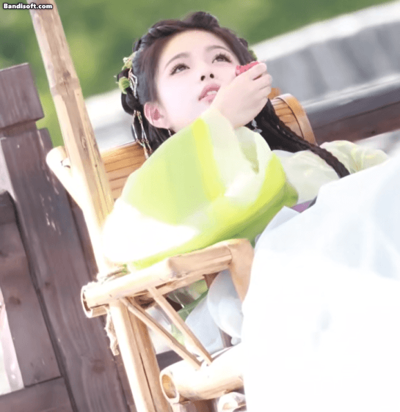 Chỉ có thể nói là mê phim Trung Quốc này quá rồi: Nữ chính đẹp lắm luôn, chụp ngẫu hứng 1 tấm cũng điện ảnh ngút ngàn- Ảnh 5. Chỉ có thể nói là mê phim Trung Quốc này quá rồi: Nữ chính đẹp lắm luôn, chụp ngẫu hứng 1 tấm cũng điện ảnh ngút ngàn- Ảnh 5.