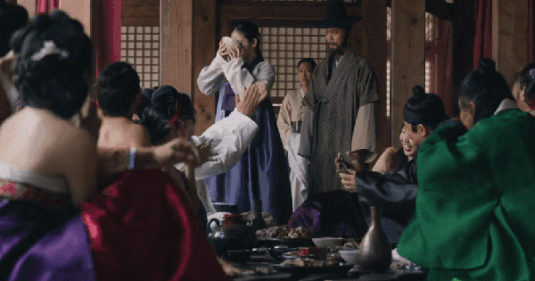 Cả cõi mạng than trời vì phim Hàn siêu đỉnh này mới chiếu 3 tập: Nữ chính đẹp chết đi được, chờ 1 tuần biết sống sao honeycam 2025 09 27 10 08 46 1758945888954 17589458897861403137714 18 0 475 872 crop 1758945943550755181014gifpng