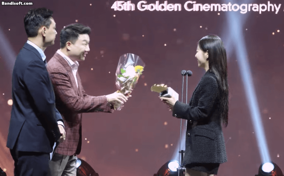 Không biết ăn gì mà mỹ nhân này cứ trẻ mãi thế: Đây là 18 tuổi chứ 35 nỗi gì, soi cả ngày không thấy nếp nhăn- Ảnh 1.