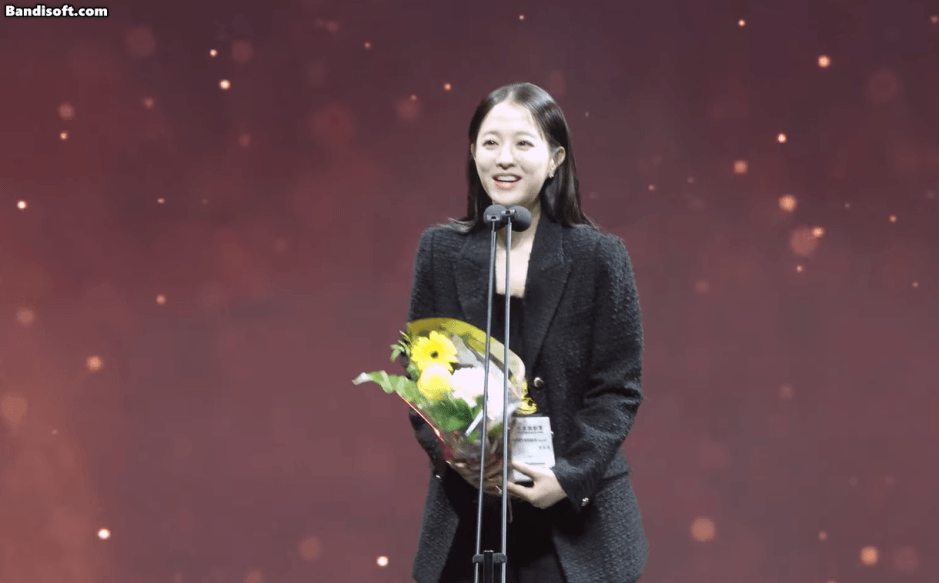 Không biết ăn gì mà mỹ nhân này cứ trẻ mãi thế: Đây là 18 tuổi chứ 35 nỗi gì, soi cả ngày không thấy nếp nhăn- Ảnh 2.