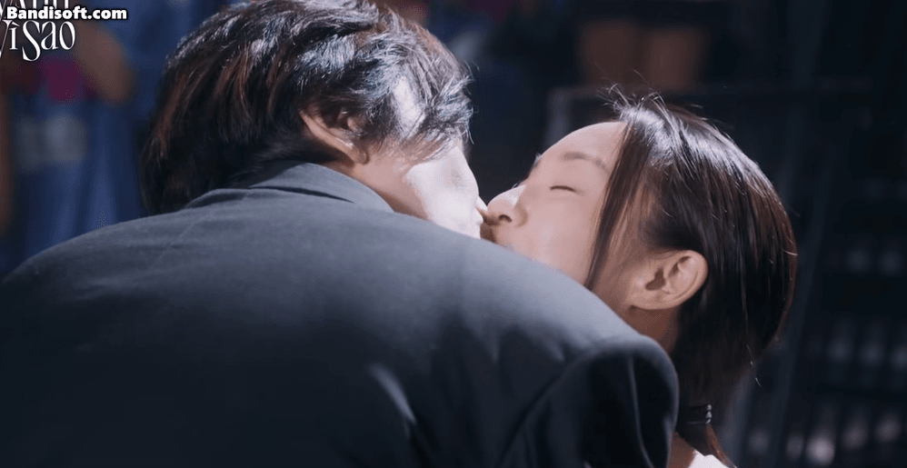 Clip: Sao hạng A Hàn Quốc công khai hôn bạn gái người Việt trước mặt cả nghìn fan, chuyện gì vậy trời?- Ảnh 4.