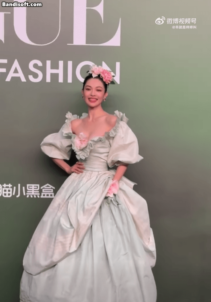 Tất cả họa sĩ trên đời đều muốn đưa mỹ nhân này vào tranh: Vẻ đẹp đáng giá ngàn vàng, đóa hoa độc lạ nhất showbiz- Ảnh 3. Tất cả họa sĩ trên đời đều muốn đưa mỹ nhân này vào tranh: Vẻ đẹp đáng giá ngàn vàng, đóa hoa độc lạ nhất showbiz- Ảnh 3.