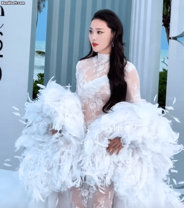 Đọc 100 cuốn sách cũng không tìm ra từ để khen mỹ nhân này: Mặt đẹp, body cháy, ai mà chịu cho nổi- Ảnh 3.