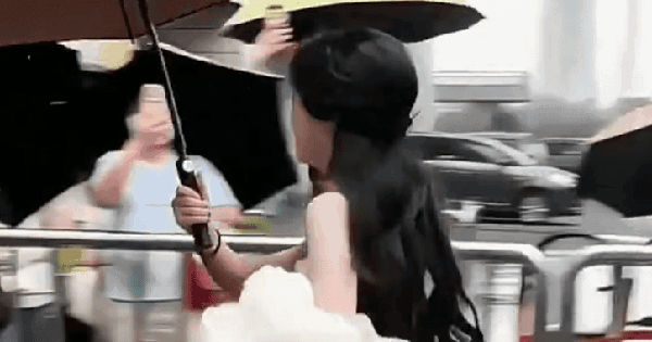 Đừng ai cho mỹ nhân này tồn tại ở showbiz nữa: Vô ơn coi thường khán giả, xứng đáng flop 100 năm honeycam 2025 11 01 18 57 44 17620111867742143917064 19 0 399 725 crop 1762011203068795447538gifpng