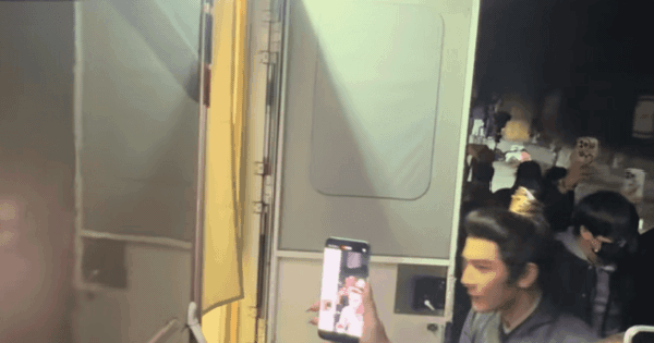 Hoàng đế nào mà mặc đồ vàng mã như vậy trời: Thẩm mỹ âm vô cực, đẹp đến mấy cũng vô phương cứu chữa 29 Hoàng đế nào mà mặc đồ vàng mã như vậy trời: Thẩm mỹ âm vô cực, đẹp đến mấy cũng vô phương cứu chữa honeycam 2025 11 02 12 39 05 17620670384041133763508 17 22 329 617 crop 1762067054163557234934gifpng