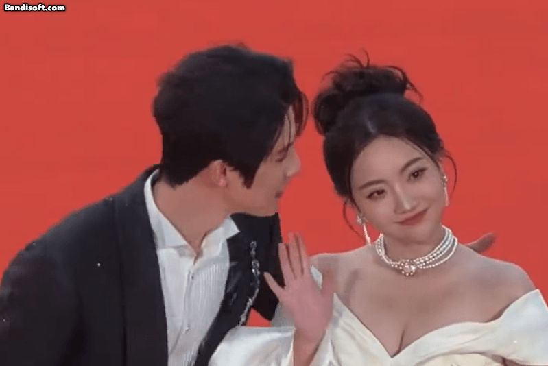 Cặp đôi phim giả tình thật công khai hôn nhau ngay trên thảm đỏ: Nhà gái vừa đẹp vừa bốc lửa, nhìn muốn cưới liền- Ảnh 2. Cặp đôi phim giả tình thật công khai hôn nhau ngay trên thảm đỏ: Nhà gái vừa đẹp vừa bốc lửa, nhìn muốn cưới liền- Ảnh 2.