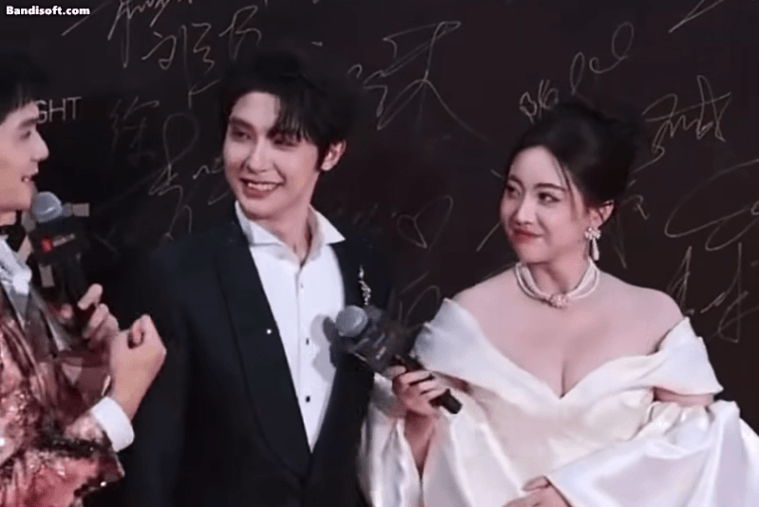 Cặp đôi phim giả tình thật công khai hôn nhau ngay trên thảm đỏ: Nhà gái vừa đẹp vừa bốc lửa, nhìn muốn cưới liền- Ảnh 4. Cặp đôi phim giả tình thật công khai hôn nhau ngay trên thảm đỏ: Nhà gái vừa đẹp vừa bốc lửa, nhìn muốn cưới liền- Ảnh 4.