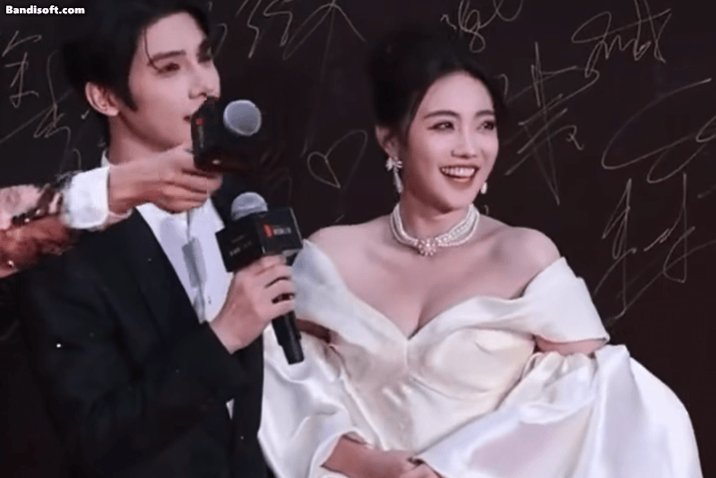 Cặp đôi phim giả tình thật công khai hôn nhau ngay trên thảm đỏ: Nhà gái vừa đẹp vừa bốc lửa, nhìn muốn cưới liền- Ảnh 5. Cặp đôi phim giả tình thật công khai hôn nhau ngay trên thảm đỏ: Nhà gái vừa đẹp vừa bốc lửa, nhìn muốn cưới liền- Ảnh 5.