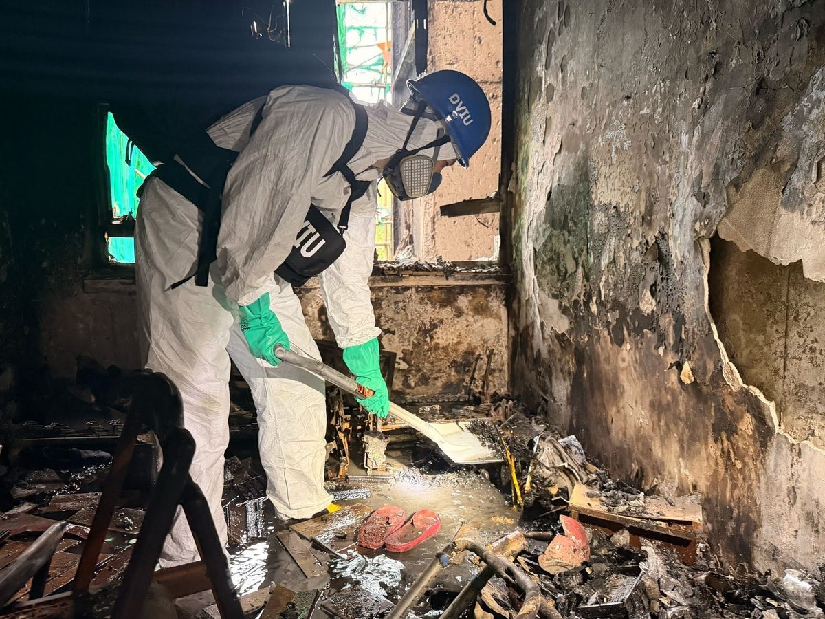 Cháy chung cư ở Hồng Kông: Sự thật khắc nghiệt bên trong các căn hộ cháy đen- Ảnh 4.