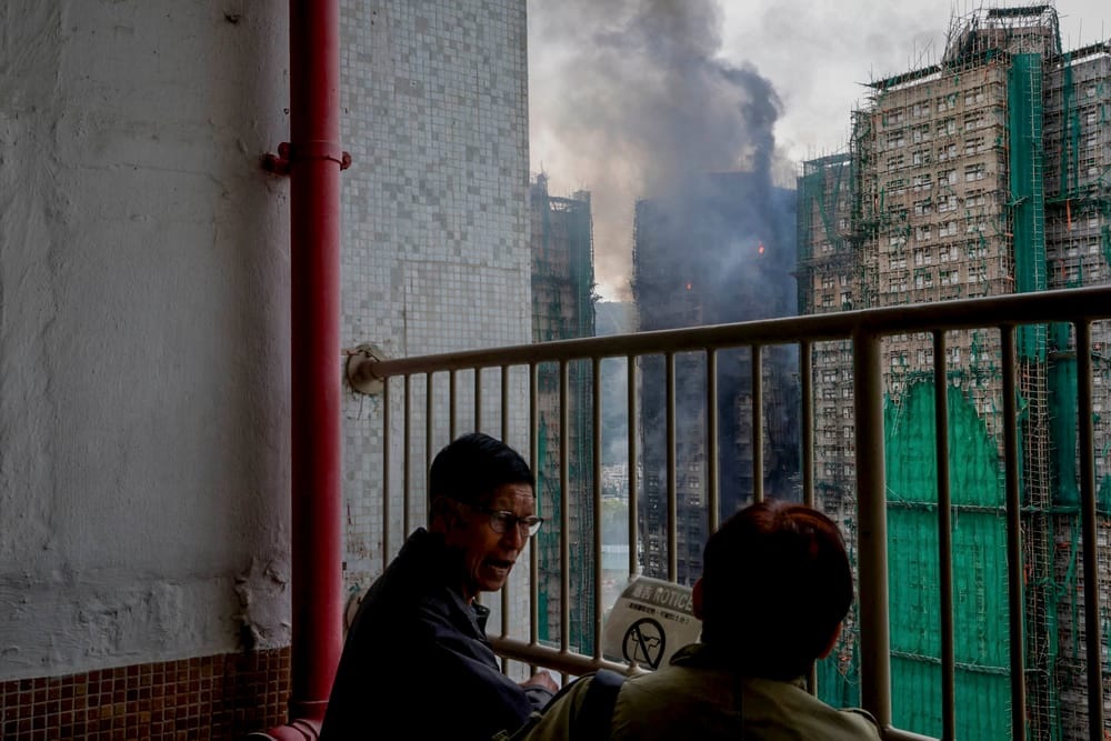 Cháy chung cư Hồng Kông: Tại sao lửa lan nhanh đến rợn người?- Ảnh 2.