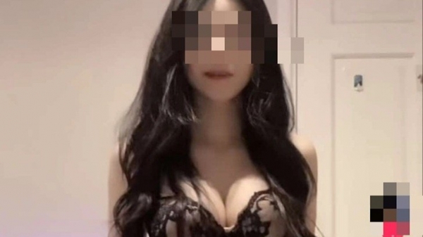 Hot girl từng lỡ tay đăng nhầm clip với bạn trai giờ ra sao? 27 Hot girl từng lỡ tay đăng nhầm clip với bạn trai giờ ra sao? hot girl 320250117112417jpg