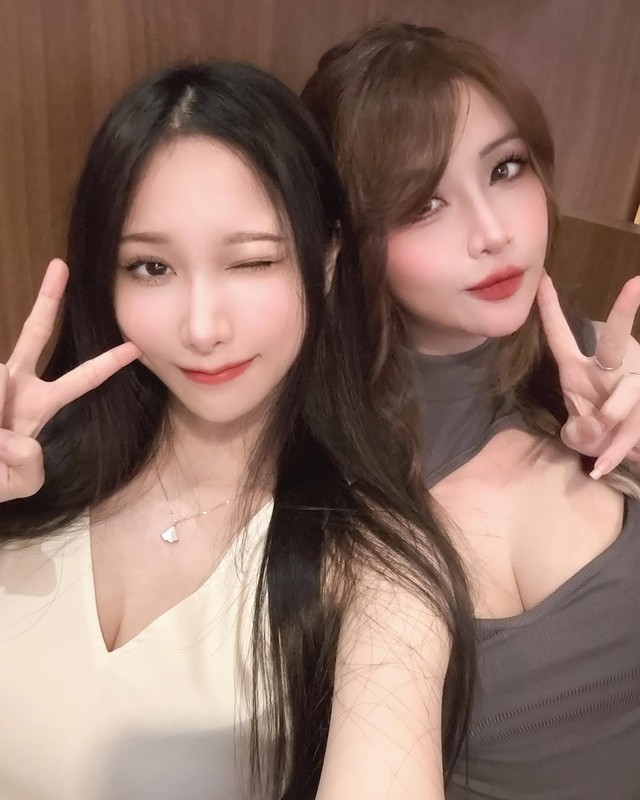 Nhan sắc của hai nữ cosplayer khiến nhiều người không khỏi trầm trồ khi cả hai tụ họp trong một khung hình