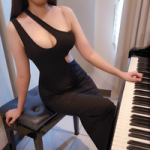 Không chỉ đánh đàn, "hot girl piano" có ngày càng "biến tướng"? 6 Không chỉ đánh đàn, "hot girl piano" có ngày càng "biến tướng"? hot girl pan piano 7 174410914333853869827 0 0 562 900 crop 17441091789841036861784png