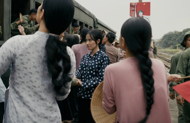 Cảnh quay của Đào Lê Phương Hoa trong phim Mưa Đỏ