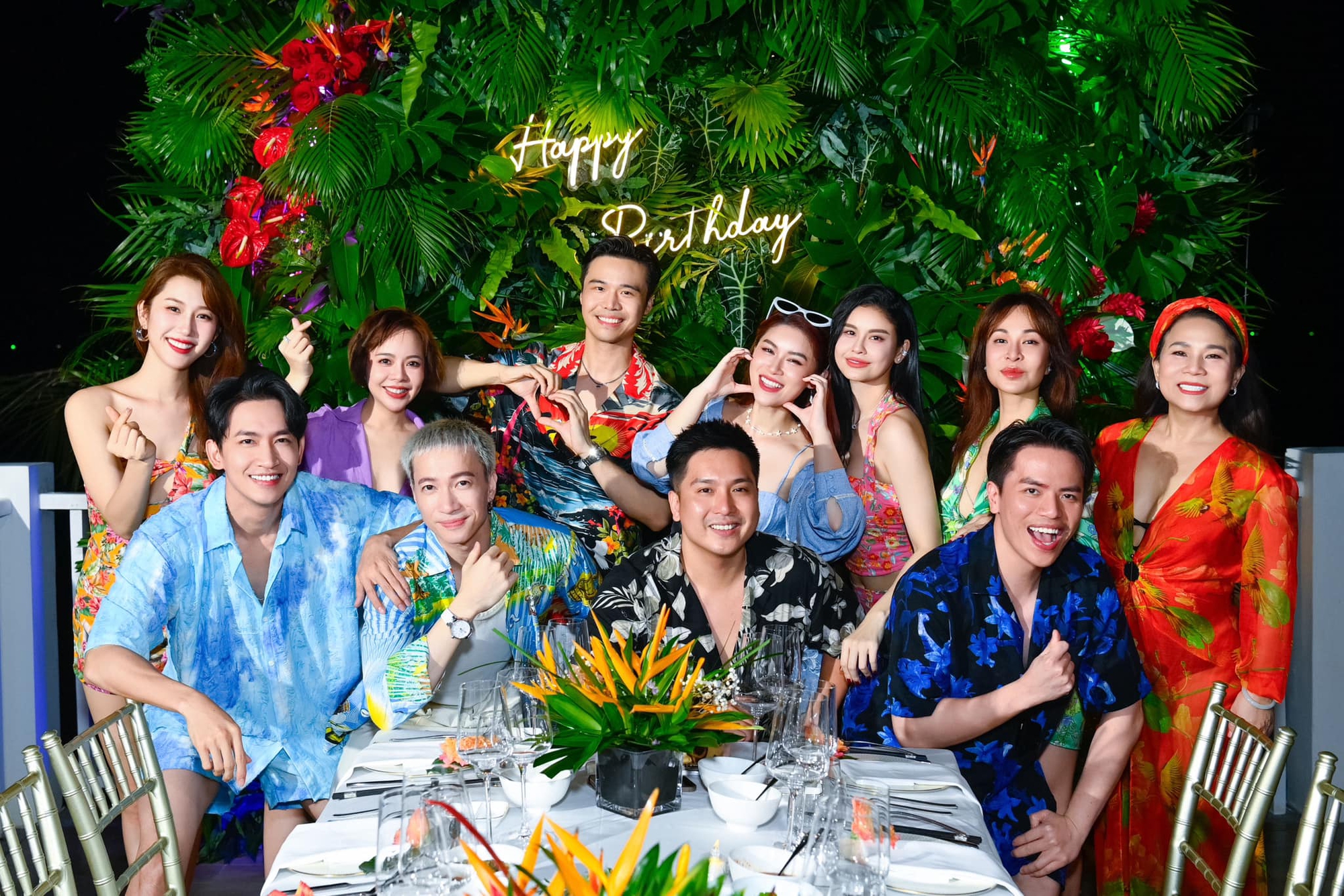 Sao nam Vbiz lặng lẽ tách khỏi hội bạn thân, tất cả là vì né mặt bạn gái cũ?- Ảnh 4.