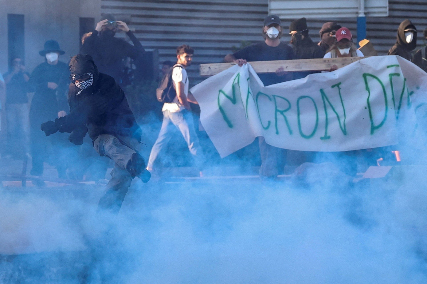 Giới trẻ biểu tình trên khắp nước Pháp, hàng trăm người bị bắt- Ảnh 5.