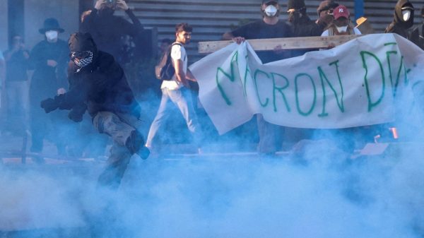 Giới trẻ biểu tình trên khắp nước Pháp, hàng trăm người bị bắt 30 Giới trẻ biểu tình trên khắp nước Pháp, hàng trăm người bị bắt hrvb226ylnf7fa662odsrvlipy 1757579913279 1757579913753150343543