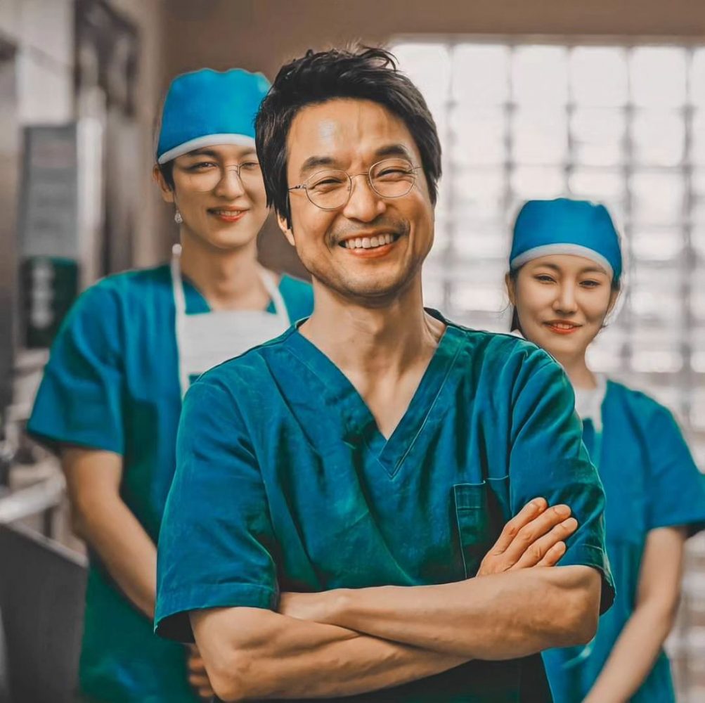 Quái vật diễn xuất 30 năm chưa từng thất bại, cứ đóng phim là netizen đòi trao ngay cúp Daesang- Ảnh 2. Quái vật diễn xuất 30 năm chưa từng thất bại, cứ đóng phim là netizen đòi trao ngay cúp Daesang- Ảnh 2.