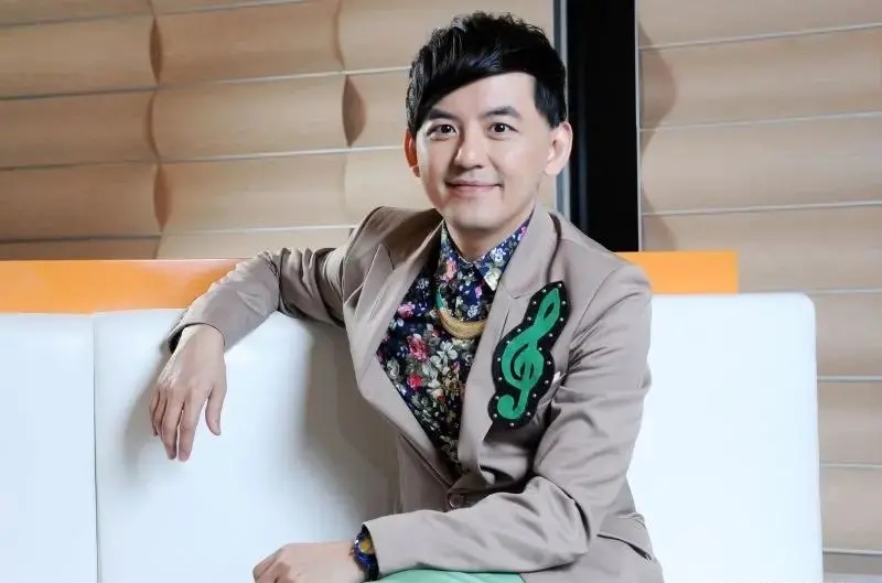 MC quốc dân tàng trữ hàng ngàn clip và ảnh khiêu dâm trẻ em, nhận bản án gây phẫn nộ- Ảnh 1. MC quốc dân tàng trữ hàng ngàn clip và ảnh khiêu dâm trẻ em, nhận bản án gây phẫn nộ- Ảnh 1.