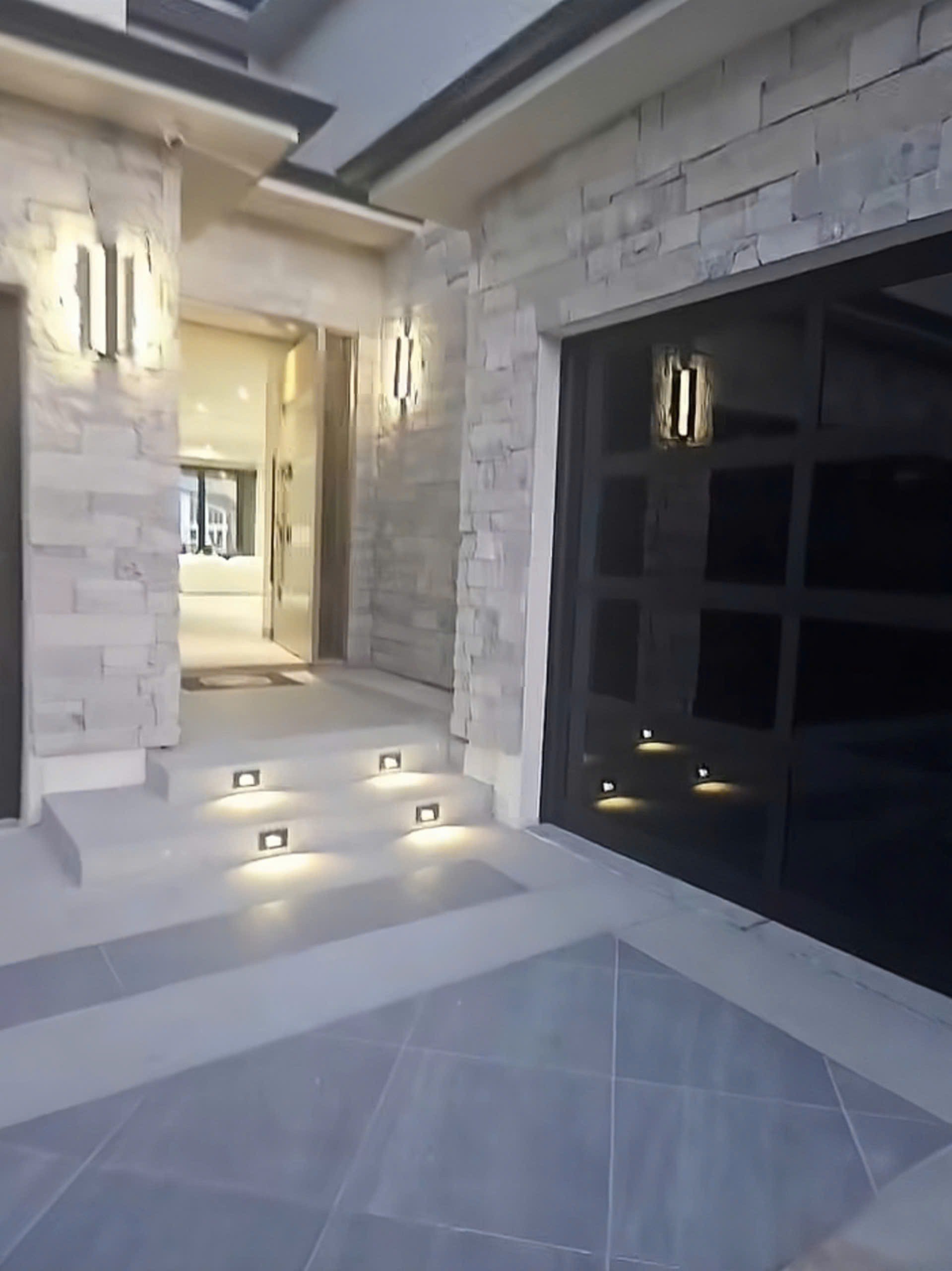 Ngỡ ngàng trước biệt thự ven biển đắt tiền của ca sĩ Hương Thủy - 3