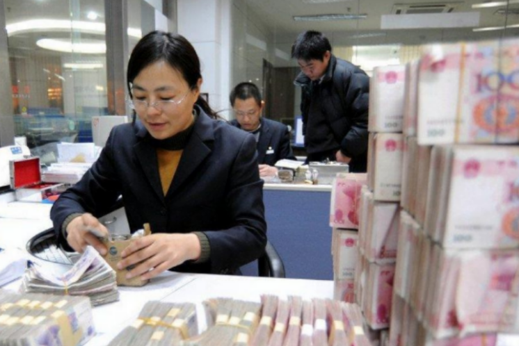 Người phụ nữ sáng đứng tên gửi tiết kiệm hơn 109 tỷ đồng giúp anh họ, đến trưa số dư chỉ còn 0, ngân hàng khẳng định: “Chính chị đã ký lệnh chuyển tiền”- Ảnh 1.